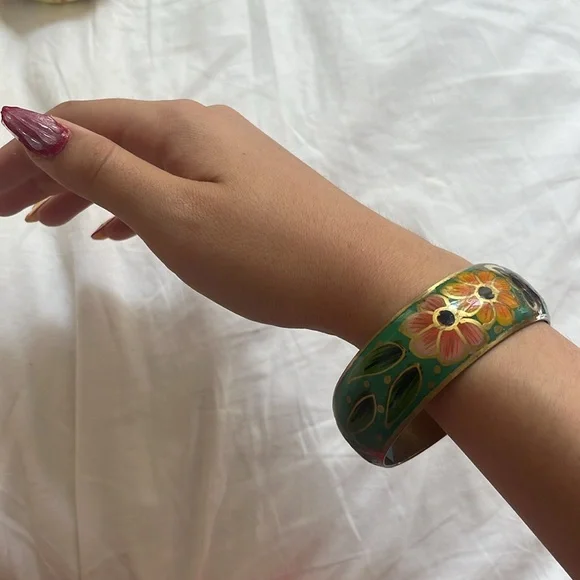 Large dangle bracelets - Picture 5 of 5